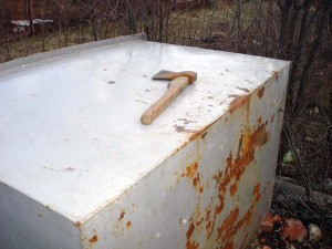 Выправил топором