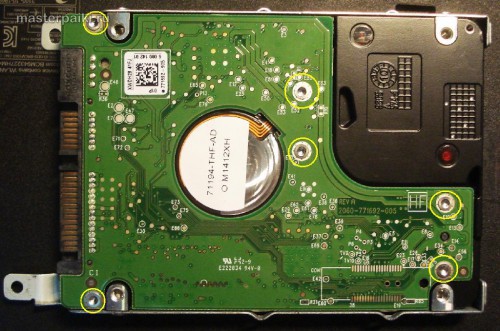 откручиваем плату винчестера ноутбука Acer Aspire 5750