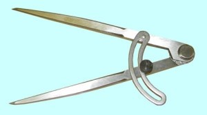 На фото - разметочный кронциркуль, favorit-instrument.ru