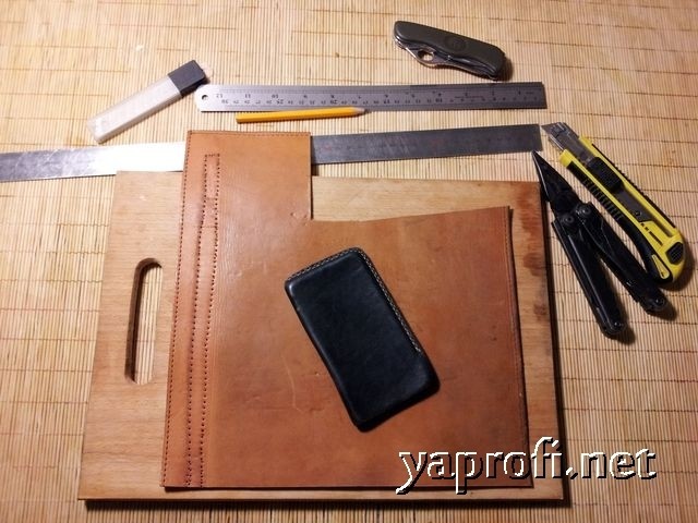 Вырезаем заготовку из куска кожи